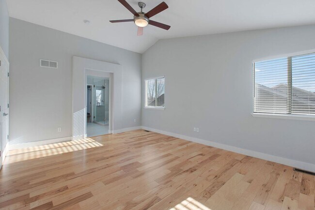 Building Photo - 4 Bedroom Dream Home waiting for you!