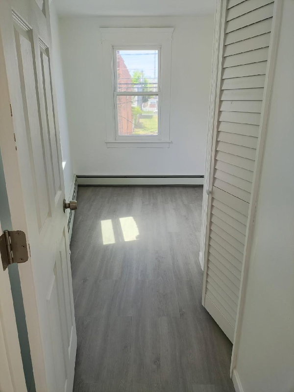 Building Photo - 738 Cortlandt St