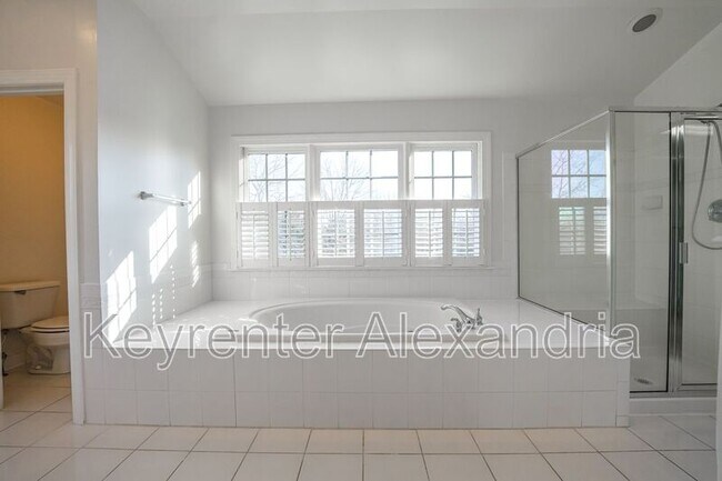 Building Photo - 13568 Heritage Farms Dr