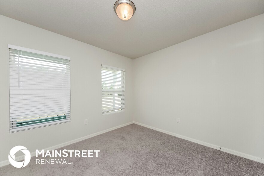 Building Photo - 230 Hyacinth Ct