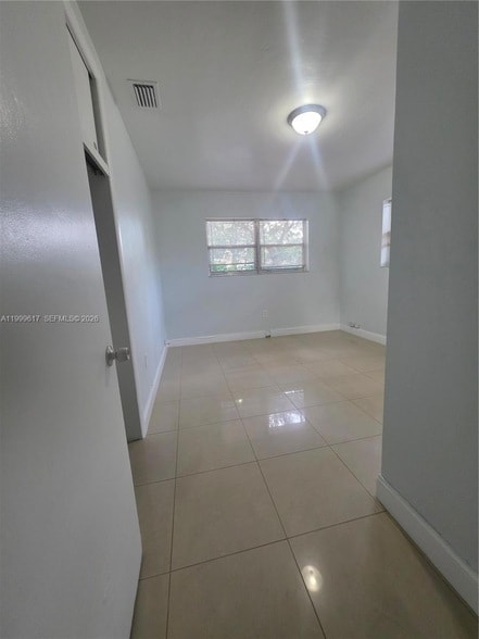 Building Photo - 2834 SW 37th Ave