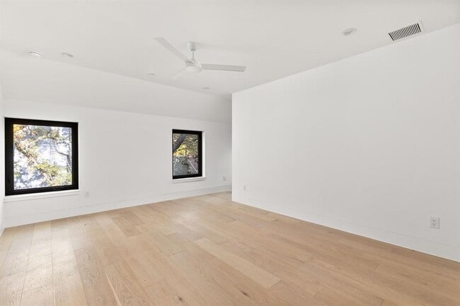 Building Photo - 1603 Chelsea Ln