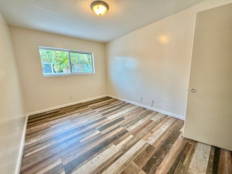 Building Photo - 1821 N 17th Ct