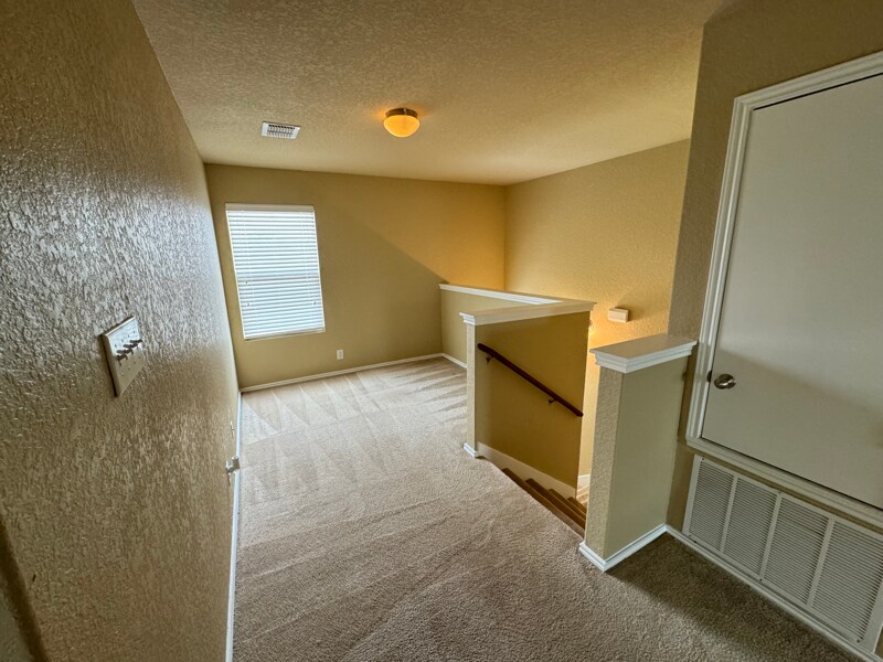 Building Photo - 1411 Dry Eagle