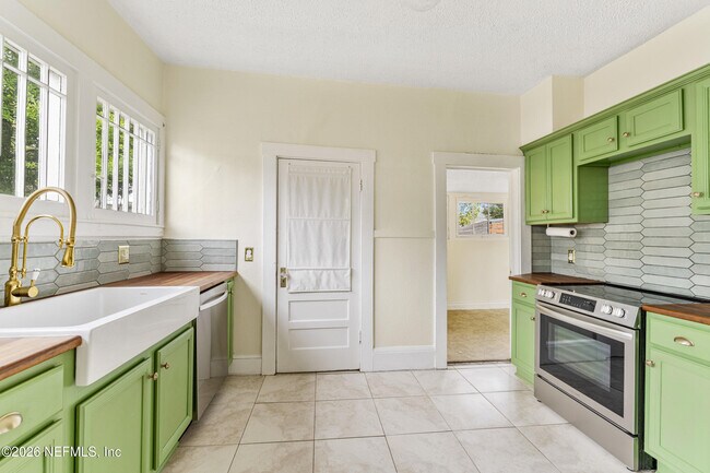 Building Photo - 4531 Attleboro St