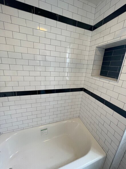 Building Photo - 266 S 46th St