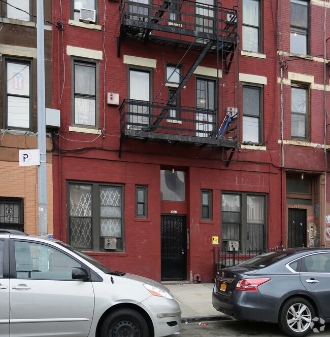 Building Photo - 351 Linden St