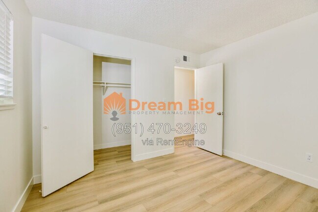 Building Photo - 5155 Harriett Cir