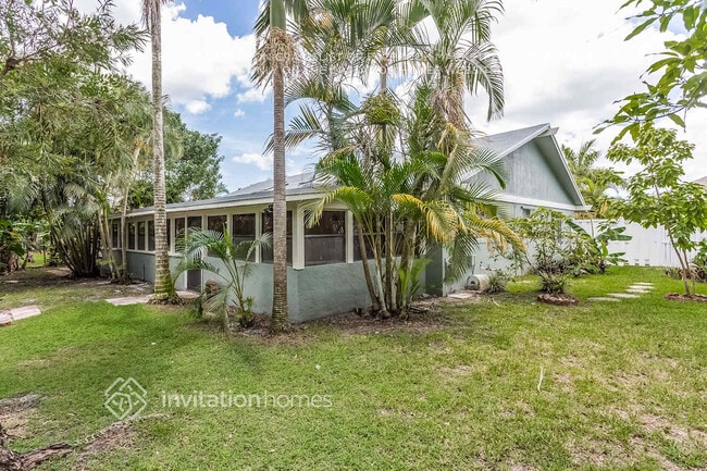 Building Photo - 9721 Carousel Cir N