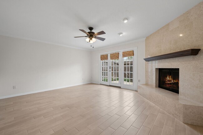 Building Photo - 10180 Longmont Dr