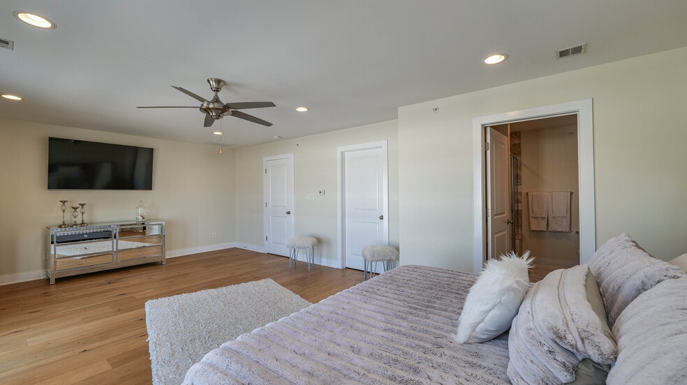 Building Photo - 210 N Madison Ave