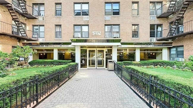 Primary Photo - 1237 Avenue Z