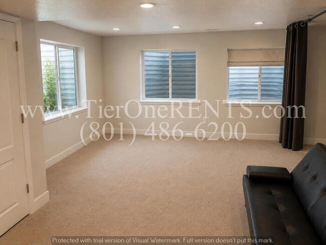 Building Photo - This property offers a NO DEPOSIT option available for qualified renters!