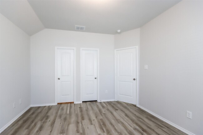 Building Photo - 17430 Linthorne St