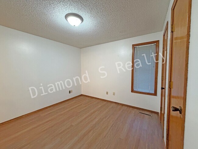 Building Photo - 2335 W Farm Rd 164