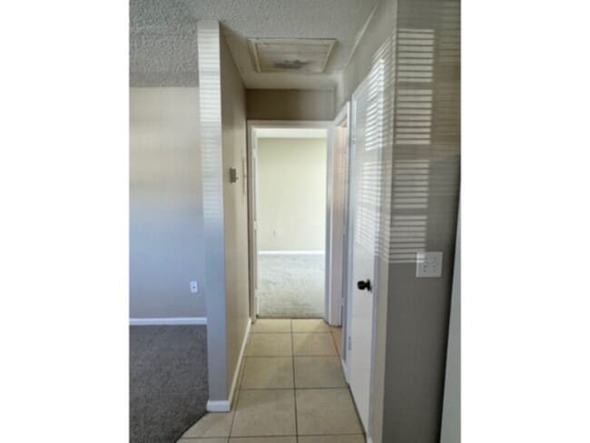 Building Photo - Great Location, Community Pool! Cable, Water and Sewer are INCLUDED!