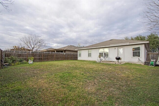 Building Photo - 18205 Topsail St