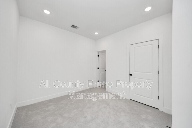 Building Photo - 2708 Bostic St