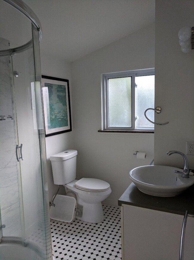 Bathroom with gorgeous round glass shower enclosure. - 1515 Valley Rd