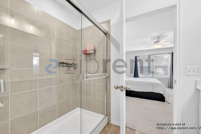 Building Photo - 2301 Vlg Crk Ln