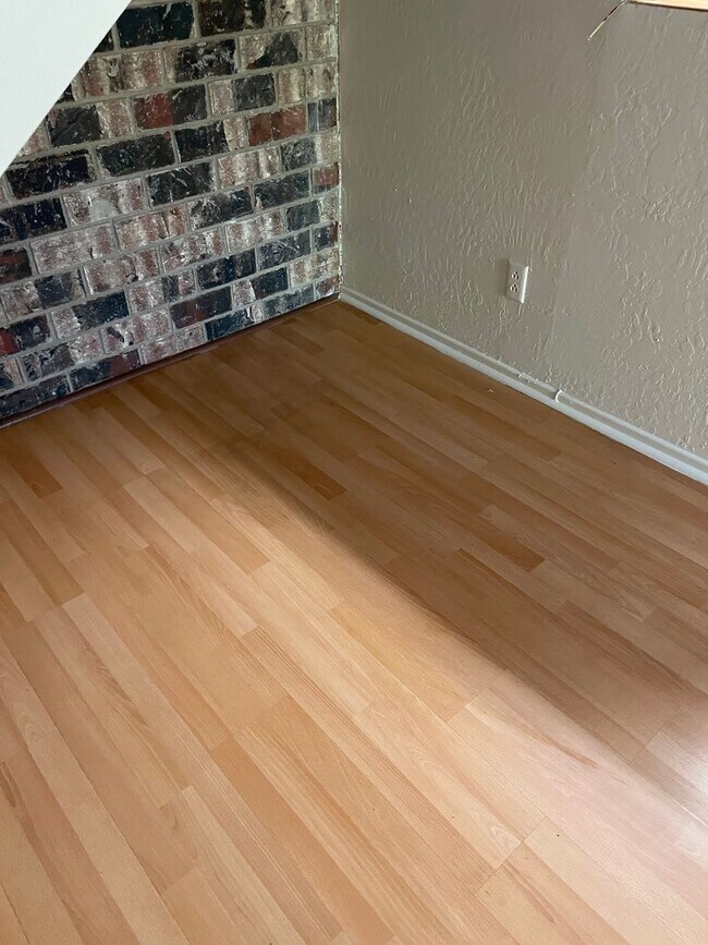 Building Photo - Epic REA: Cozy 2BR Near UC Davis w/ Garage...