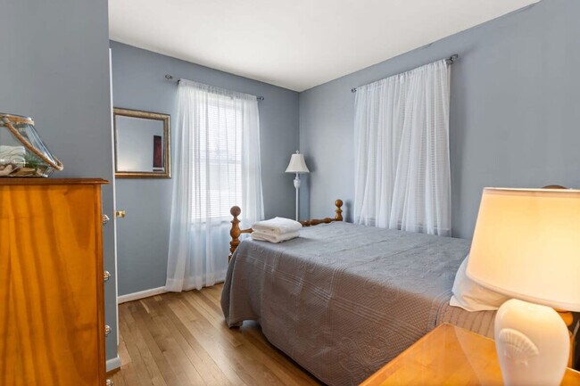 Building Photo - 12 Harris Ave