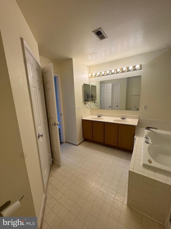 Building Photo - 105 Waters Landing