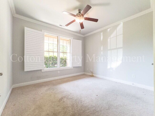 Building Photo - 633 Jenoa Dr