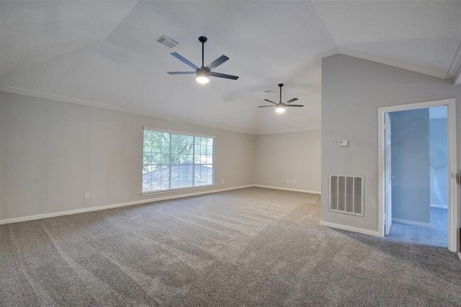 Building Photo - 539 W North Hill Dr