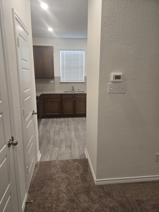Building Photo - 7510 Fishbowl Ln