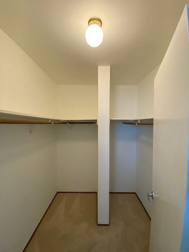 Building Photo - Two Bedroom Townhome W/ Parking, Dishwasher & In Unit Washer/Dryer!