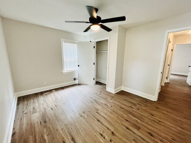 Building Photo - Three Bedroom Modern Farmhouse in Southern...