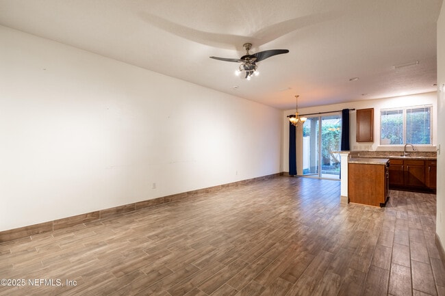 Building Photo - 8870 Inlet Bluff Dr