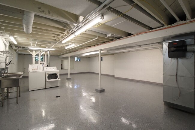 Building Photo - Upgraded 2 Bedroom 1 Bath House In Mission Kansas