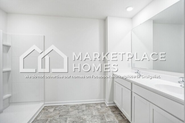 Building Photo - 2025 Southwood Cir