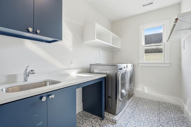 Building Photo - 1618 N Danville St