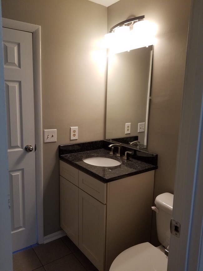 Upstairs Bath - 524 Wessinger St