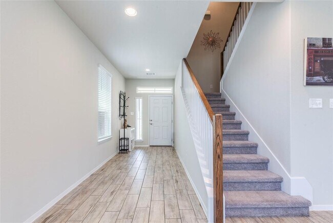 Building Photo - 5629 Respinto Dr