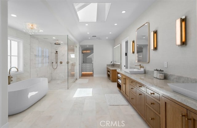 Building Photo - 2401 Bayshore Dr