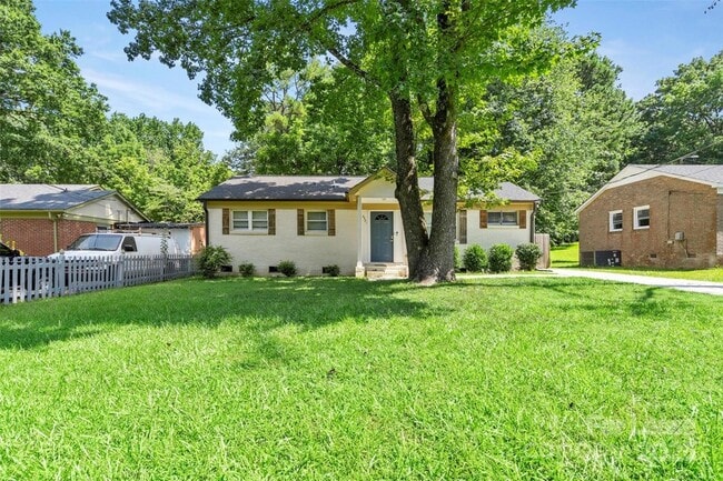 Primary Photo - 2521 Dora Dr