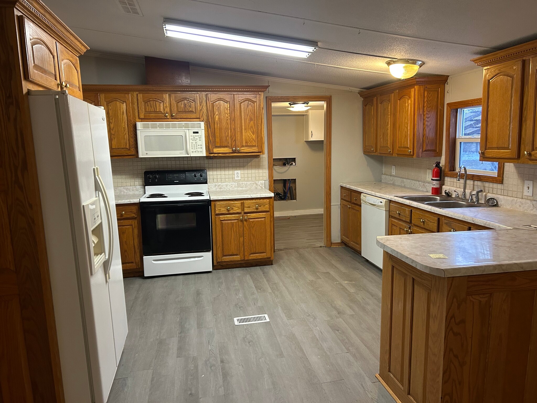 Kitchen - 503 Vanzant Rd