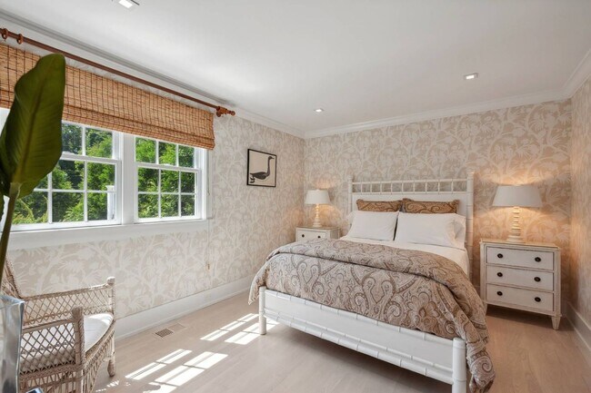 Building Photo - 35 Harris Ln