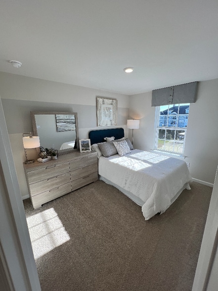 Building Photo - 215 Macoun Way