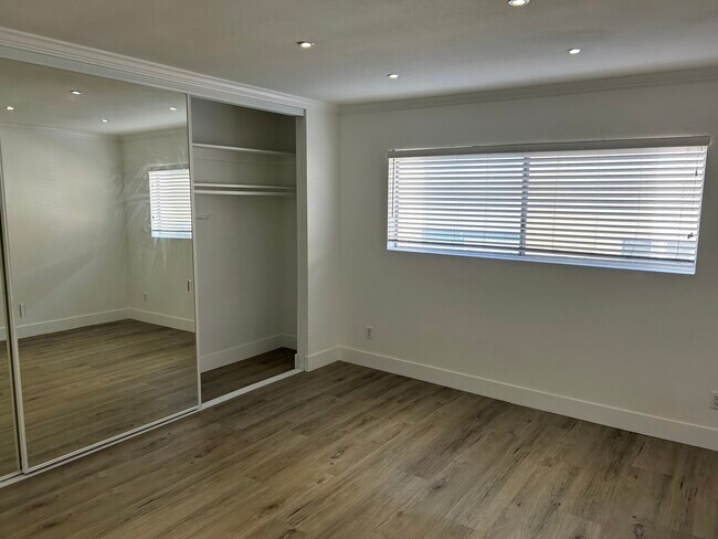 Building Photo - 5328 Newcastle Ave