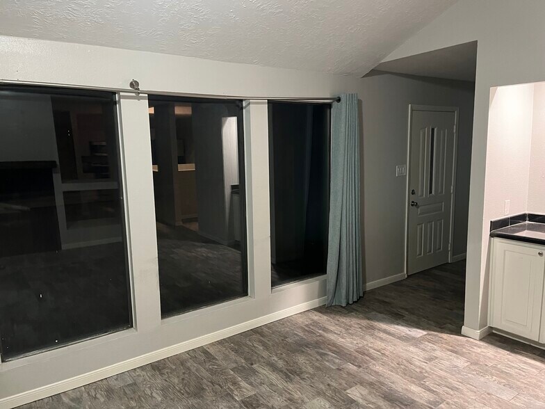Building Photo - 1503 Wimbledon Dr