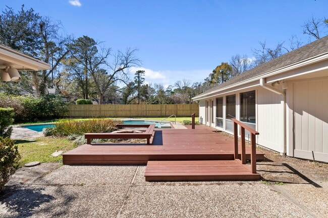 Building Photo - 365 Piney Point Rd