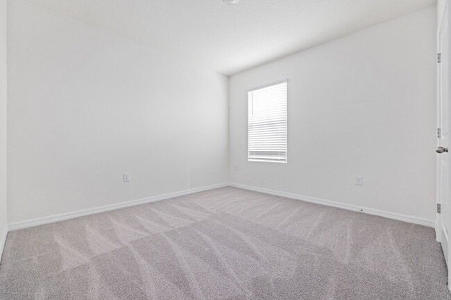 Building Photo - "Spacious 5-Bedroom Retreat with 3 Full Baths in Epperson Lagoon Wesley Chapel – 2,601 Sq. Ft. of...