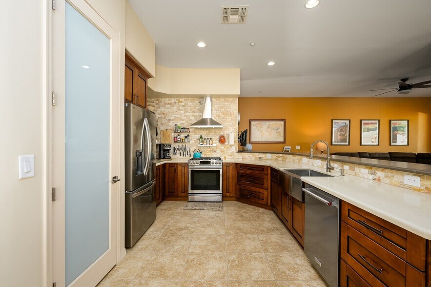 Building Photo - 7410 E Russet Sky Dr