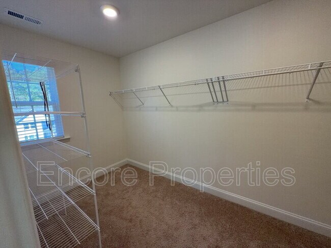 Building Photo - 241 Mill Bend Dr