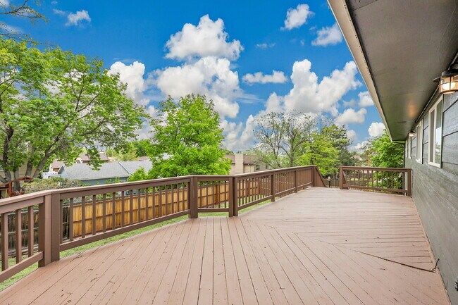 Building Photo - $2,700.00 - 4 Beds, 2 Baths, Single Family...